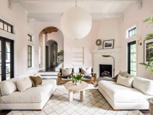 مبل های یکسان را در مقابل یکدیگر قرار دهید