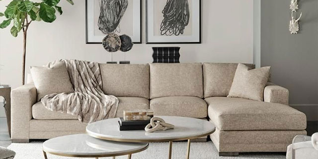 چگونه یک مبل سکشنال را در یک اتاق نشیمن کوچک قرار دهیم