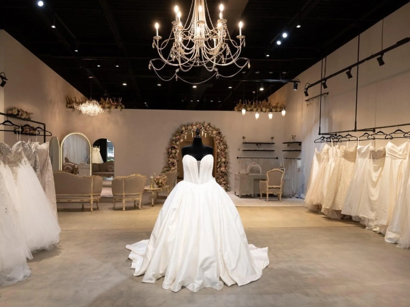 تاثیر نورپردازی بر فروش لباس عروس