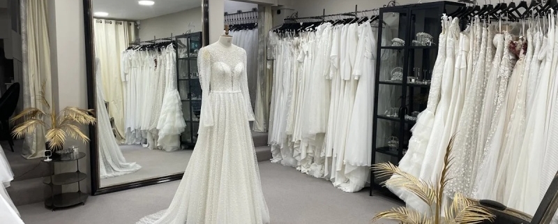 نورپردازی مزون لباس عروس