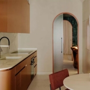 How-to-Maximize-Your-Small-Condo-Kitchen-Space-with-Interior-Design چگونه فضای آشپزخانه کوچک آپارتمان خود را با طراحی داخلی به حداکثر برسانید؟